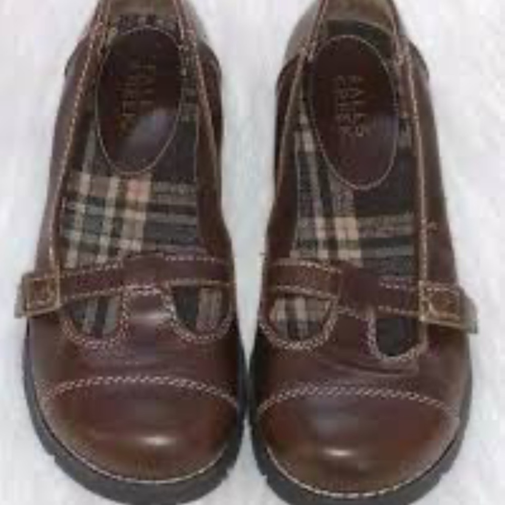 LOOKING FOR SHOES LIKE THIS!!
